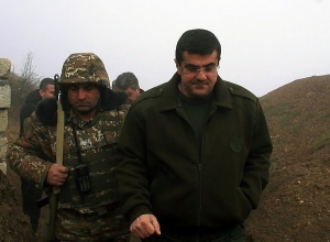 Մենք պետք է ունենանք որակապես նոր բանակ․ Արայիկ Հարությունյանը՝ առաջնագծում