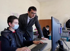 Министерство транспорта и коммуникаций предоставило компьютеры начальной школе №3 приграничного города Берд