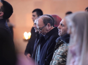 Глава МИД Армении принял участие в Рождественском богослужении в Арцахе