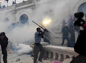 Четыре человека погибли в ходе протестов у Конгресса США: арестовано свыше 50 человек