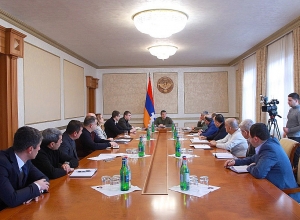 Արայիկ Հարությունյանն ընդլայնված խորհրդակցություն է հրավիրել սոցիալական ու բնակարանային ծրագրերի շուրջ