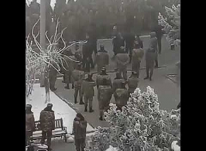 Потасовка у военного института имени Вазгена Саркисяна: военнослужащие не хотят отправляться в Арцах