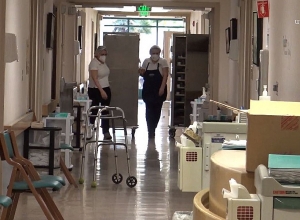 Լոս Անջելեսում կորոնավիրուսի դեմ պատվաստանյութ են ստանում հայ տարեցները