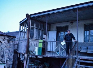 Շուռնուխ գյուղի բնակչին պատկանող անասնաշենքը բաժանվել է 2 մասի` «ադրբեջանական» և «հայկական». ՄԻՊ