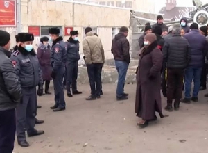 Ժամկետային զինծառայողների ծնողները հանդիպել են ՊՆ ներկայացուցչի հետ և ներկայացրել իրենց խնդիրները