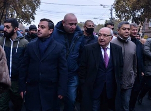 Վազգեն Մանուկյանի, Արթուր Վանեցյանի և Իշխան Սաղաթելյանի ճեպազրույցն ԱԳ նախարարի հետ հանդիպումից հետո. ուղիղ