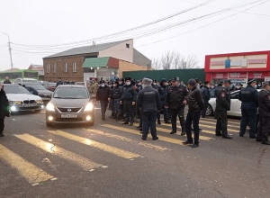 Մի խումբ քաղաքացիներ հավաքվել էին օդանավակայանում՝ թույլ չտալու Նիկոլ Փաշինյանի ուղևորությունը Մոսկվա. լուսանկարներ