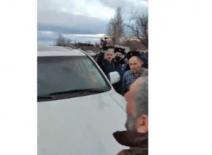 Գյումրեցիներն ընդդիմությանը թույլ չեն տալիս մտնել Գյումրի. ուղիղ