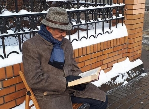 Проживающий в Москве Григор Кецян провел сидячую акцию протеста перед посольством Азербайджана, требуя освобождения армянских военнопленных