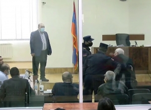 Инцидент в начале судебного заседания по делу Роберта Кочаряна и остальных