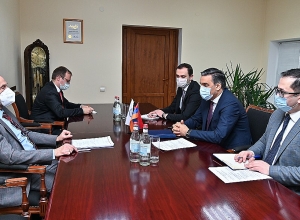 На встрече с послом Омбудсмен представил вопросы, связанные с возвращением пленных армянской стороны, удерживаемых в Азербайджане