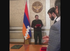 Արմեն Մկրտչյանը պարգևատրվեց «Մարտական խաչ» 2-րդ աստիճանի շքանշանով