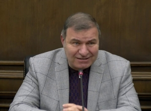 В Шурнухе 4,5 км дороги азербайджанские, на 5 метрах стоят азербайджанцы: Мелкумян