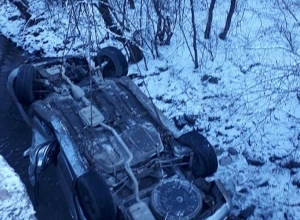 Մեքենան մոտ 6 մ սահել է դեպի ձորը և գլխիվայր շրջված ընկել «Աղստև» գետը. կա զոհ