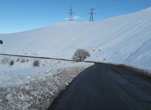 Գորիսի, Կապանի տարածաշրջաններում տեղ-տեղ մերկասառույց է