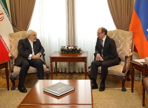 Зариф пригласил армянского коллегу посетить Исламскую Республику Иран