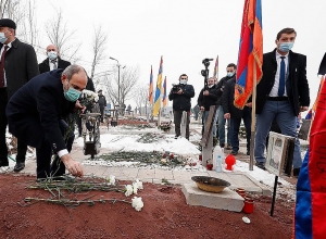 По случаю Дня Армии премьер-министр Никол Пашинян посетил пантеон «Ераблур»