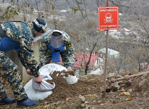 Չպայթած ռազմամթերքի վնասազերծման աշխատանքներ՝ Ստեփանակերտում