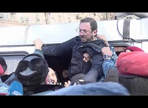 Напряжённая ситуация и задержанные у НС