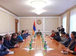 Араик Арутюнян принял членов трёх фракций Национального собрания Арцаха