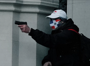 Լուսանկարիչ Ջինա Մունի ֆոտոխցիկը վավերագրել է Նյու Յորքի եկեղեցու բակում տեղի ունեցած փոխհրաձգությունը