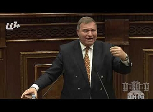 У вас нет денег для выплаты пенсий и зарплат, выпускаете евробонды, ещё 2-3 месяца выплатите, а что потом? Мелкумян