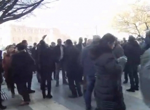 Ակցիա Կառավարության շենքի մոտ․ ՈՒՂԻՂ