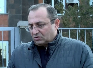 Փաստաբանները դատարանի դիմաց են, քննվում է ՀՔԾ և դատախազության անգործությունը. ՈՒՂԻՂ