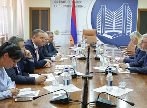 Министр экономики Ваан Керобян принял чрезвычайного и полномочного посла Швеции в Армении Патрика Свенссона