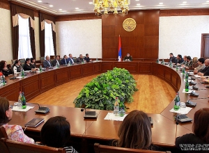 Մենք պարտավոր ենք համագործակցել բոլոր կողմերի հետ՝  բացառելով ուղղահայաց որևէ հարաբերություն Ադրբեջանի հետ․ ԱՀ նախագահ