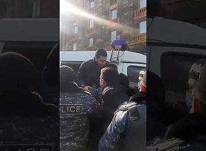 На улице Анрапетутян задержали членов Молодёжного союза Армении АРФД