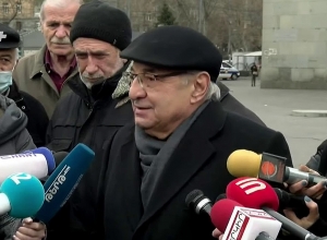 У Пашиняна есть компромат на часть депутатов: Манукян