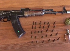 Ոստիկանության բաժիններում քաղաքացիները մեծ քանակությամբ ապօրինի զենք-զինամթերք են կամավոր հանձնել