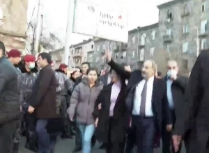 Ինչ իրավիճակ է Կառավարության դիմաց Փաշինյանի ուղերձից հետո․  ՈՒՂԻՂ