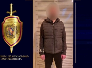 Արցախից բերված ապօրինի ինքնաձիգ է հայտնաբերվել Նոր Նորքի բաժին բերման ենթարկվածի մեքենայում