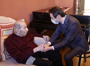 Քաղաքապետը Վլադիլեն Բալյանին է հանձնել Երևանի պատվավոր քաղաքացու կոչումը