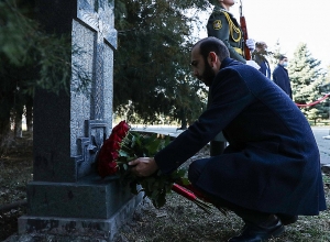 Արարատ Միրզոյանը հարգանքի տուրք է մատուցել Սումգայիթի ջարդերի զոհերի հիշատակին