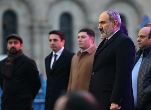 Կիսանախագահական համակարգին անցնելը հնարավոր տարբերակներից մեկը պետք է լինի. Փաշինյան