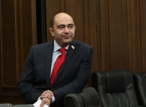 Со мной связался Премьер-министр, предложил встретиться, обсудить предложения, связанные с внеочередными выборами: Марукян