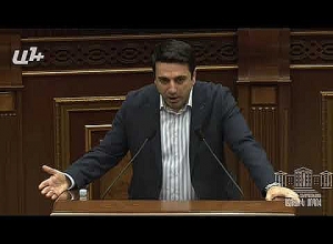 Ինձ թվում է՝ Նաիրա Զոհրաբյանն ու Միքայել Մելքումյանը չեն շփվում իրար հետ․ Ալեն Սիմոնյան