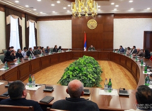 Արայիկ Հարությունյանը հանդիպել է ԱՀ ԿԳՄՍ նախարարության աշխատակազմի պատասխանատուների հետ