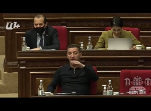 Я хотел спросить, почему шумит река? Господин Петросян, я всегда замечал глубину Ваших вопросов