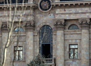 «ԱԺ շենքի պատուհաններից հրազենի բացահայտ ցուցադրությունը խաղաղ հավաքին պետության կողմից գործադրված անվտանգության անհամարժեք միջոց է»