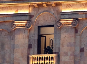 Պատգամավորը՝ ԱԺ տարածքում ոստիկանական ուժերի կուտակումների ու դիպուկահարների ներկայության մասին