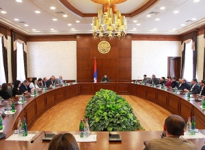 Արայիկ Հարությունյանը հանդիպել է ԱՀ տարածքային կառավարման և ենթակառուցվածքների նախարարության աշխատակիցների հետ