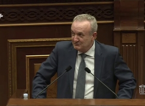 Получается, каждый второй министр по своему вкусу будет менять ректоров в вузах: Товмасян – министру ОНКС