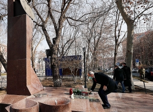 Никол Пашинян почтил память Вазгена Саркисяна