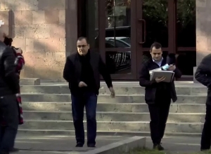 Արա Սաղաթելյանին ծափահարություններով դիմավորեցին․ նա ազատ արձակվեց