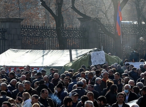 «Ի՞նչ ունի վախենալու Արմեն Սարգսյանը, արդյո՞ք նրան հիշեցում են երկքաղաքացիության հարցը»․ մենարկել է ընդդիմության հանրահավաքը