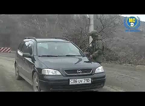 Ռուս զինվորները արցախցի կանանց շնորհավորում են մարտի 8ի կապակցությամբ